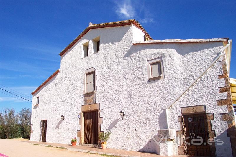 Fachada frontal de la Masia