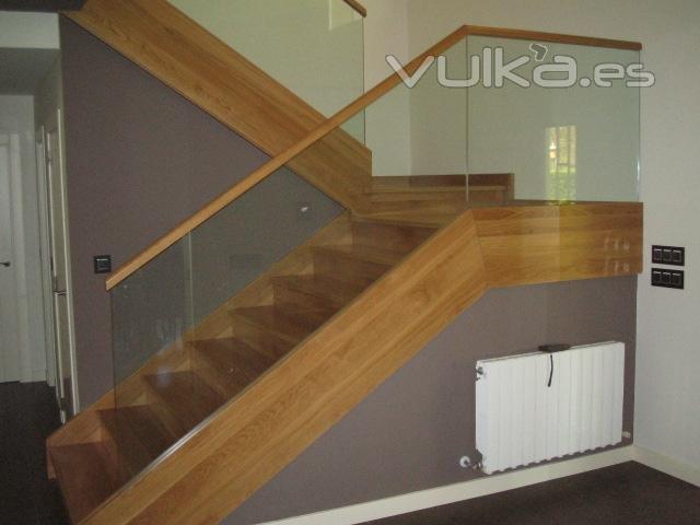 Escaleras madera y madera - vidrio