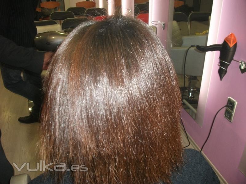 Cabello afro despues del Alisado Brasileño (Despues)