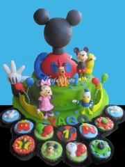 Wwwtartasconartecom tarta casa de mickey mouse todo modelado con fondant