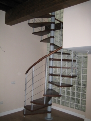 Rehabilitacion 4 viviendas y local en sevilla escalera duplex