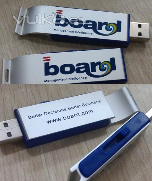 Memoria USB con abrebotellas