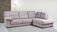 Bonito sofa en color claro