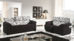 Conjunto de sofas con un tapizado estampado