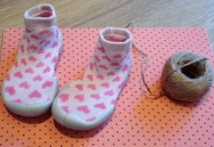 Modelo love rosa de collegien (zapatillas-calcetin con suela)