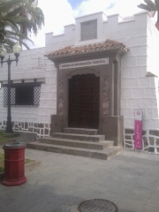 Placa de la oficina de informacion de turismo de las palmas de gc, en santa catalina (y 5)