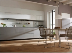 Cocina de la firma santos muebles automatizados bajos lacado brillo y altos en cristal blanco