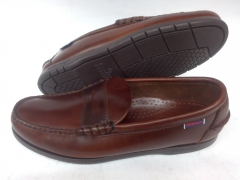 Zapato mocasin con antifaz en piel marron de sebago piso de goma