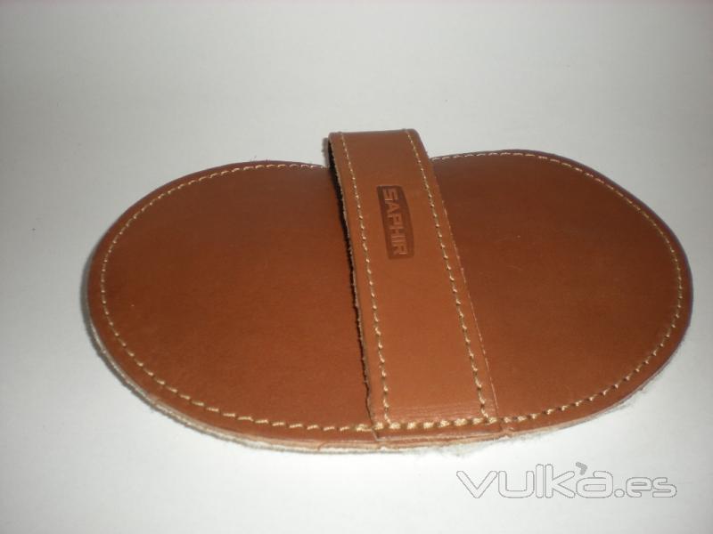 Lustrador para zapatos con piel de borrego de Saphir