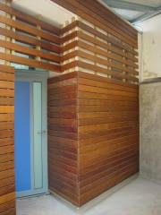 Detalle revestimiento madera en pared