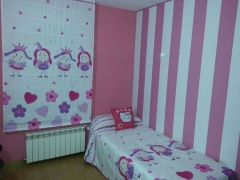 Precioso dormitorio estor y edredon confeccionados con telas de reig marti