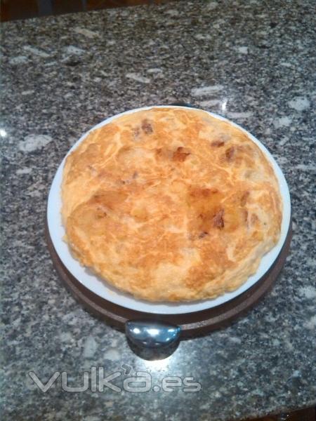 tortilla de patatas recién hecha