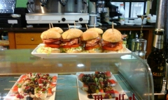 Nuestras ricas hamburguesitas ummm que ricas ven a probarlas