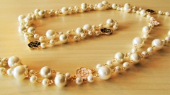 Collar de mujer, largo con imitacion de perlas y flores en metal 16,90eur