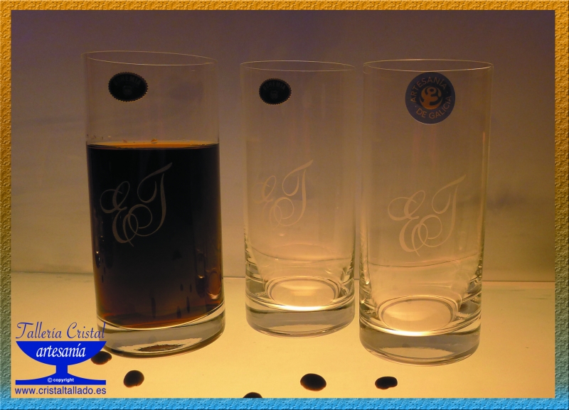 vasos con iniciales