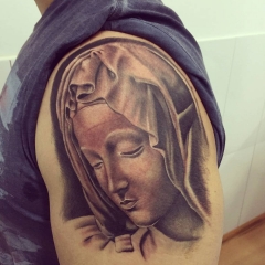 Tatuaje realista virgen