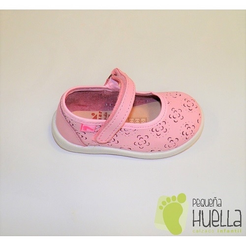 zapato merceditas en piel rosa con velcro, también en más colores y modelos