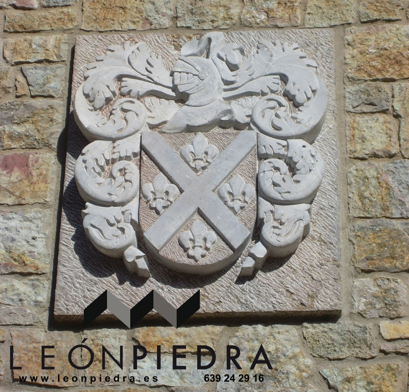 escudo de piedra natural. leonpiedra