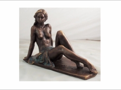 Aurora, figura en bronce con un elegante desnudo femenino lluis jorda