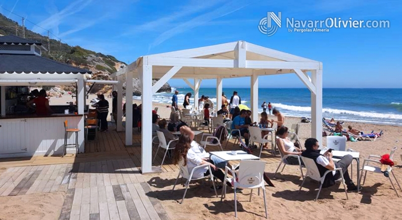 Aruba Luba, Garraf, chiringuito con tarima y pergola desmontable