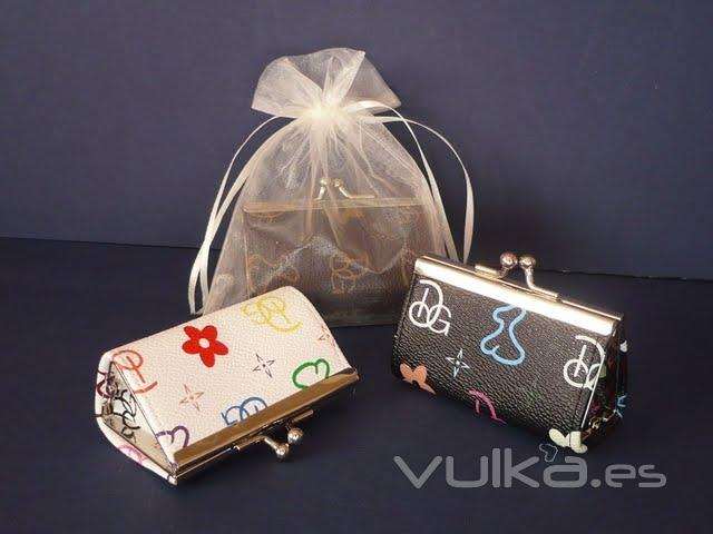 carteras presentadas en bolsa de organza