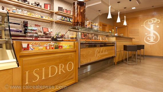 Interior de Pasteleria Isidro heladeria