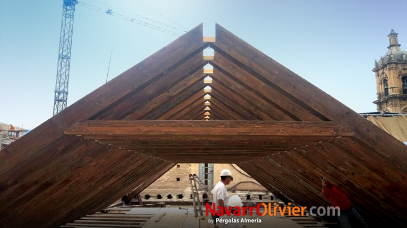 Rehabilitación de cubierta en madera laminar. Claustro Universidad de Derecho de Granada 