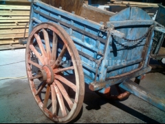 Carros antiguos de madera, trillos, ruedas,