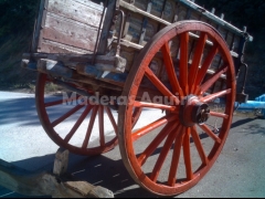 Carros antiguos de madera, trillos, ruedas,