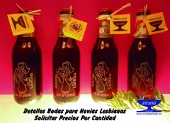 Cervezas grabadas para bodas de lesbianas
