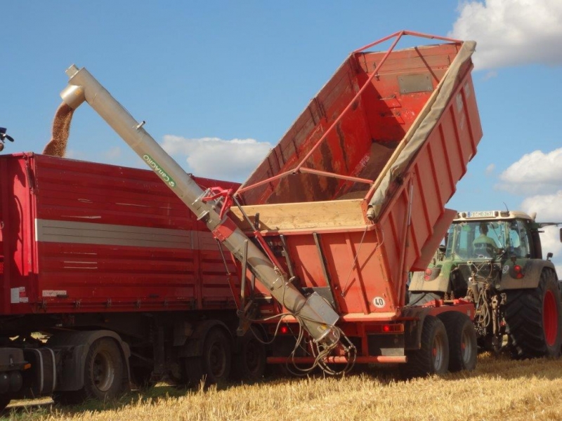 Sinfines hidráulicos y plegables para remolques agrícolas CANAGRO