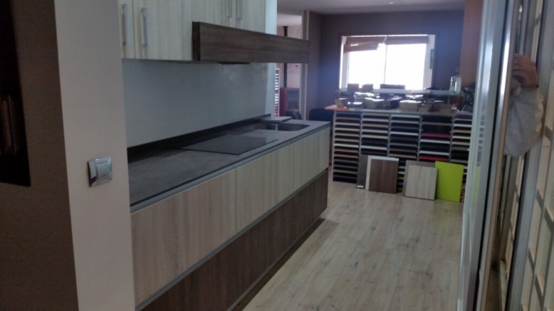 cocina-laminada-madera-color-madrid