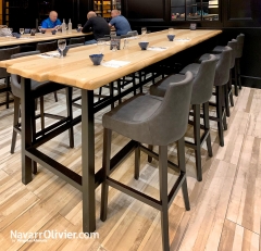 Mesas altas para restaurant en metal y madera de fresno