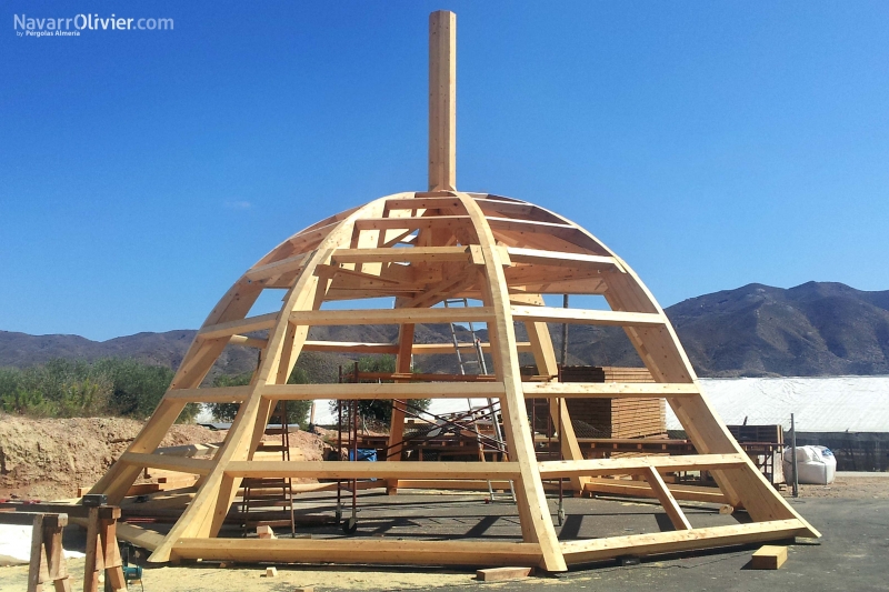 Estructura de madera para cúpula imperial de iglesia.NavarrOlivier.com