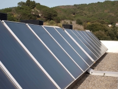 Energia renovable y eficiencia energetica: fotovoltaica aislada, termosolar, geotermia, eolica y min