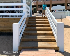 Escalera de madera para exterior playa levante, gibraltar
