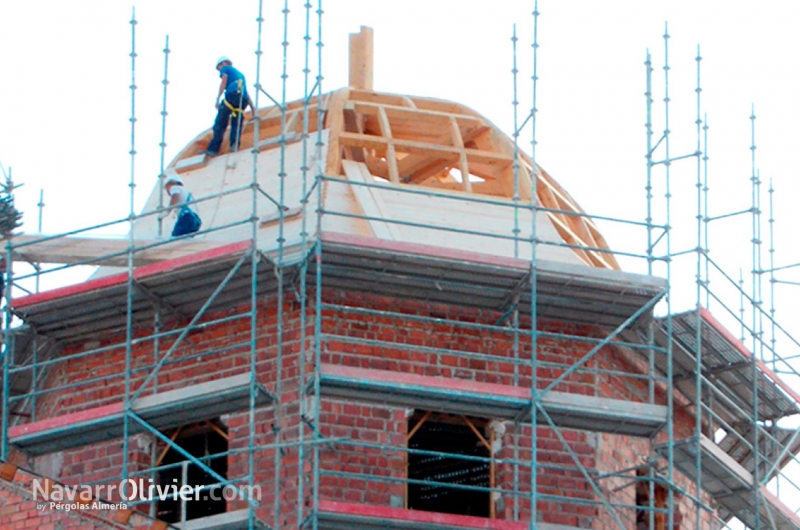 Rehabilitación del patrimonio. Reconstrucción de cúpula imperial para iglesia de Santiago Apostol