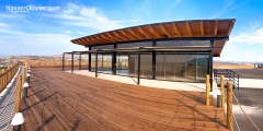 Contruccion de restaurante en mirador panoramico con terraza en tarima para exterior