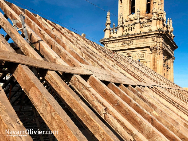 Fase de desmontaje de cubierta de la catedral de Jaén para su posterior restauración