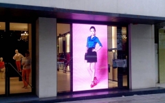 Pantallas led publicitarias de exterior para negocios, escaparates, banderolas led y cruces led