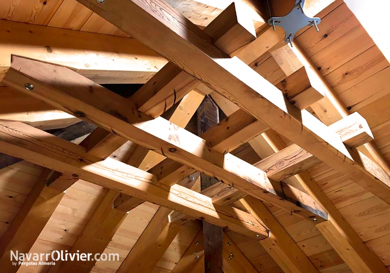 Detalle estructura de madera. Recuperación de patrimonio, Jaén