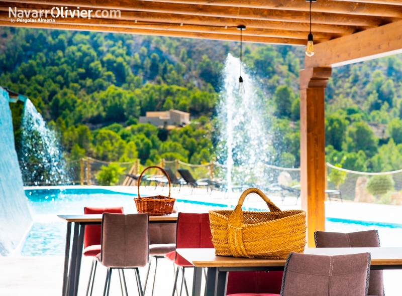 Pérgola de madera para eventos en exterior en Hotel Rural Foies de Baix