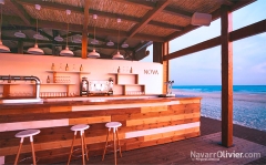 Barra exterior de nova beach club construccion sostenible by navarrolivier