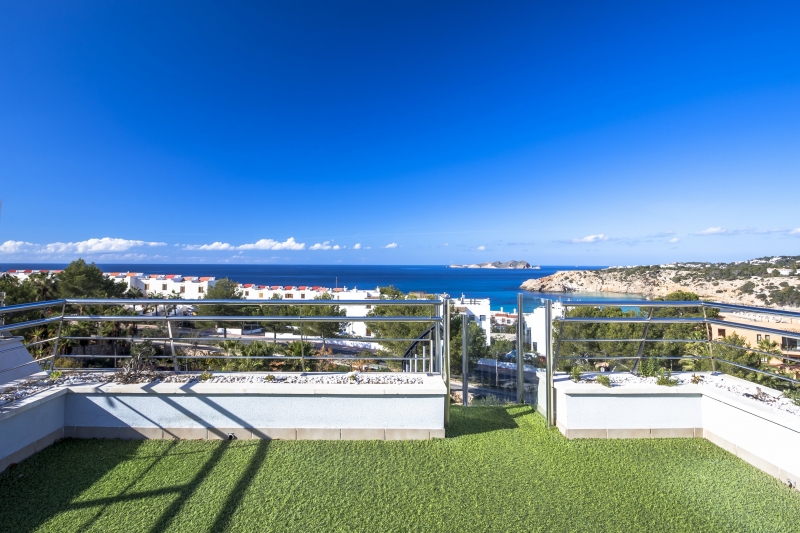 Ático en Cala Tarida, San José, Ibiza - Engel & Völkers Ibiza - Inmobiliaria en Ibiza