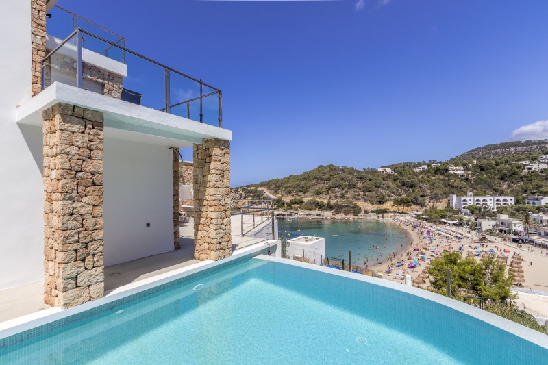 Piscina - Villa in Cala Vadella, San José, Ibiza - Engel & Völkers Ibiza - Inmobiliaria en Ibiza