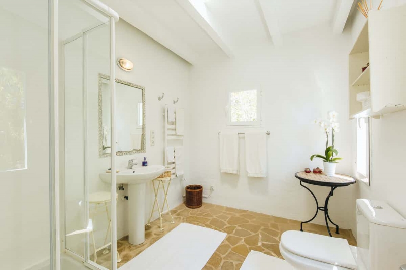 Baño - Finca en San Rafael, Ibiza - Engel & Völkers Ibiza - Inmobiliaria en Ibiza - Venta de casas