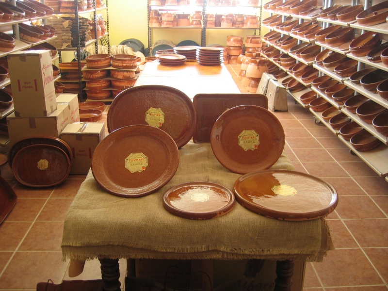 Platos y paelleras de barro de Pereruela