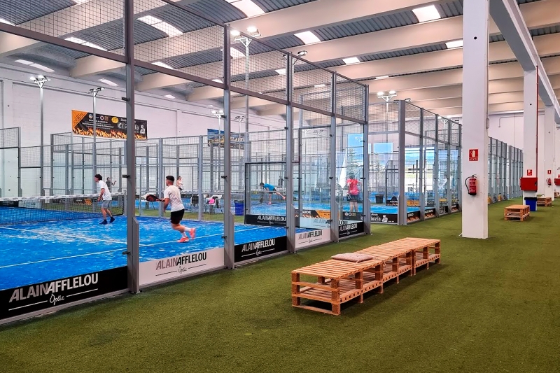 +KPadel Anoia-Club de Padel-Barcelona-Interior-1-Pistas de padel