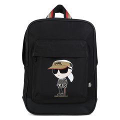 Esta mochila de KARL LAGERFELD KIDS realza los conjuntos urbanos. Se caracteriza por su asa de jacqu