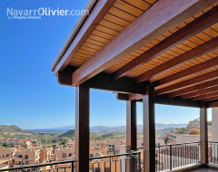 Pergola de madera para azotea de edificio en manilva